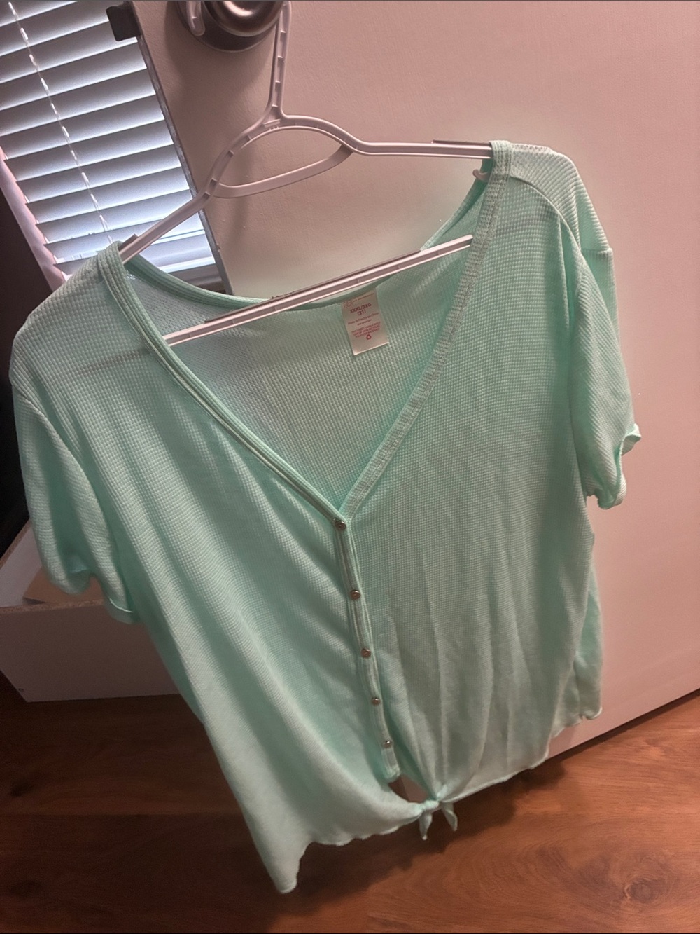 No Boundaries Mint Green Button-Front Tie-Hem Crop Top